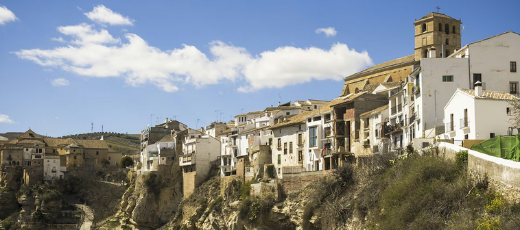 El pueblo de Granada a menos de una hora de la playa con casas desde 9.000 euros